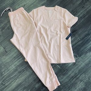 Jaannu Womens Scrub Set NWT size medium blushing pink.